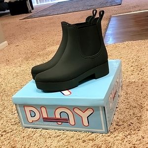 Jeffrey Campbell water resistant matte black boots womens size 7
